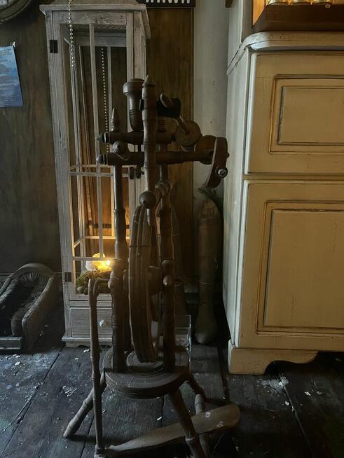 Sprzedam drewniany kołowrotek z wrzecionem