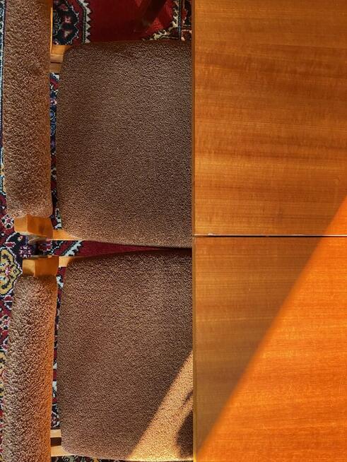 Drewniany stół z 6 krzesłami