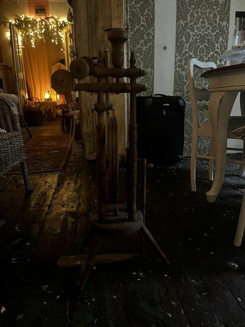 Sprzedam drewniany kołowrotek z wrzecionem