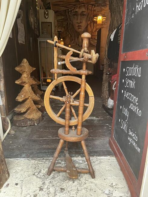 Sprzedam drewniany kołowrotek z wrzecionem