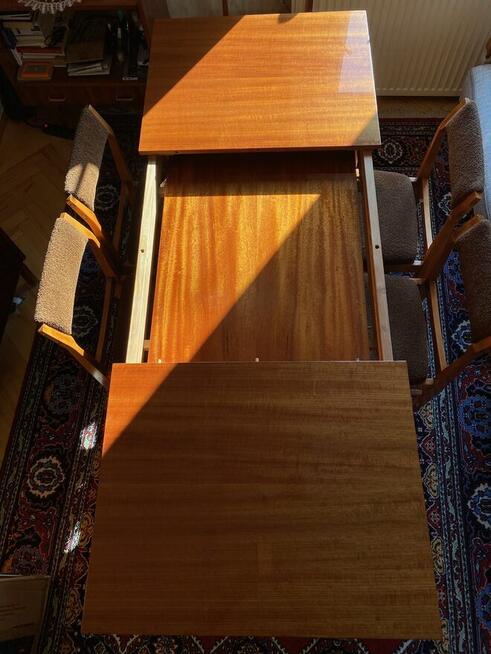 Drewniany stół z 6 krzesłami