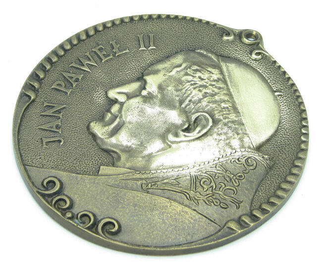 Duży medalion z papieżem mosiężny