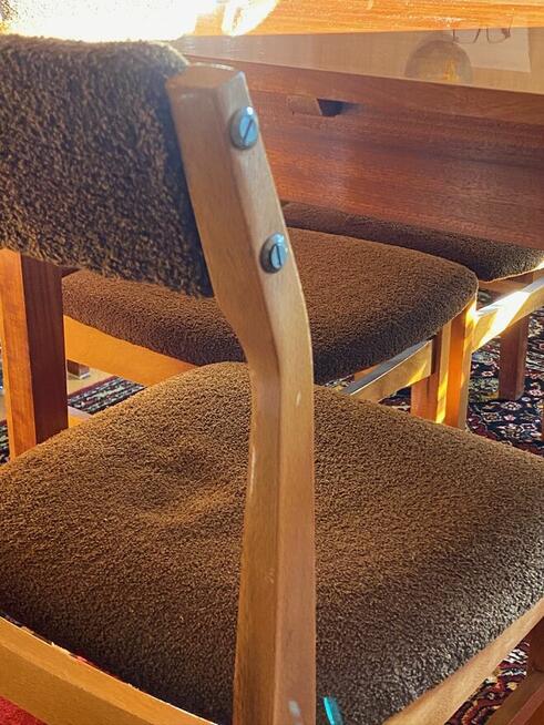 Drewniany stół z 6 krzesłami