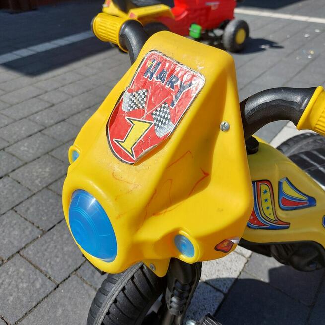 Motorek trójkołowy na pedały