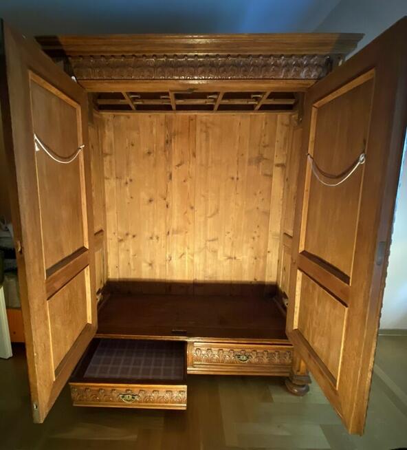 Zabytkowa Szafa Sieniowa z XIX wieku