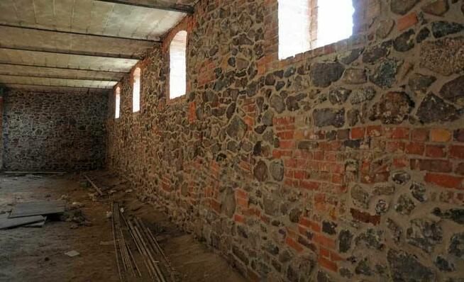 Duży dom pod salę weselną , konferencyjną lub cele mieszkaln