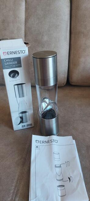 Młynek do chili .nowy