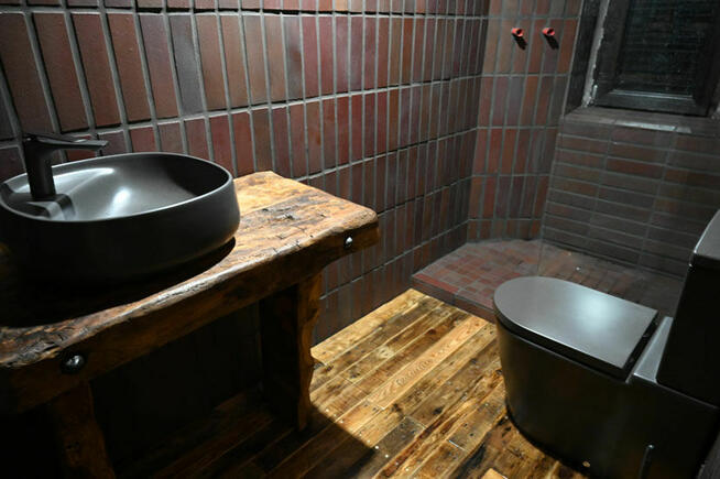 Duży dom pod salę weselną , konferencyjną lub cele mieszkaln