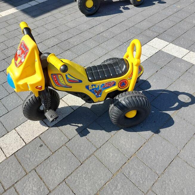 Motorek trójkołowy na pedały