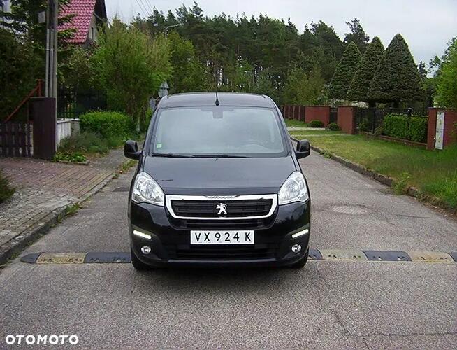 Peugeot Partner NAVI LIFT 100% Oryginalny Przebieg 3 osobowy