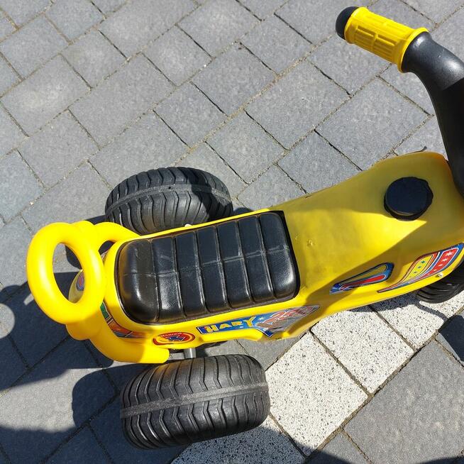 Motorek trójkołowy na pedały