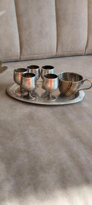 Zestaw srebrnych kieliszków z tacą