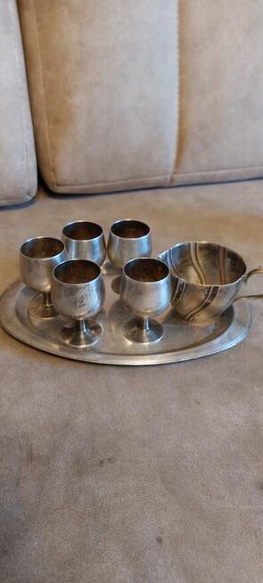 Zestaw srebrnych kieliszków z tacą