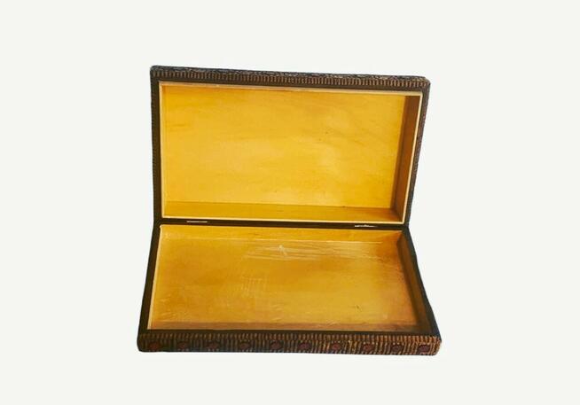 Drewniana szkatułka rękodzieło ludowe