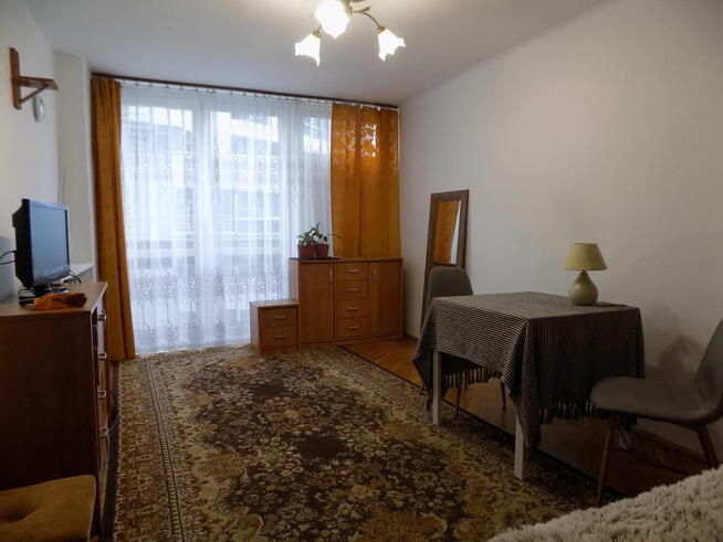 Centrum al. Jana Pawła II, przy rondzie ONZ-dwie linie metra