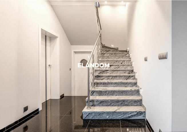 Twój Wymarzony i Nowoczesny Dom w Sercu Natury!