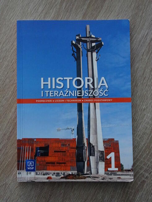 Podręczniki szkolne do pierwszej klasy liceum lub technikum