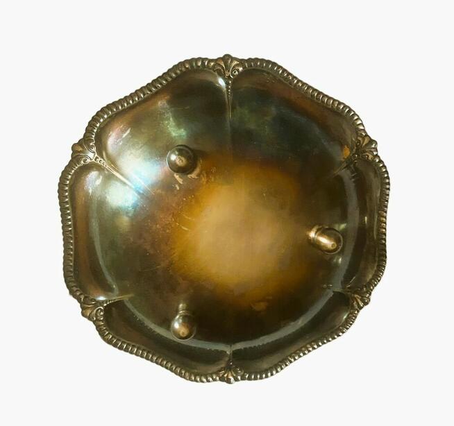 Platerowana patera na kulistych nóżkach