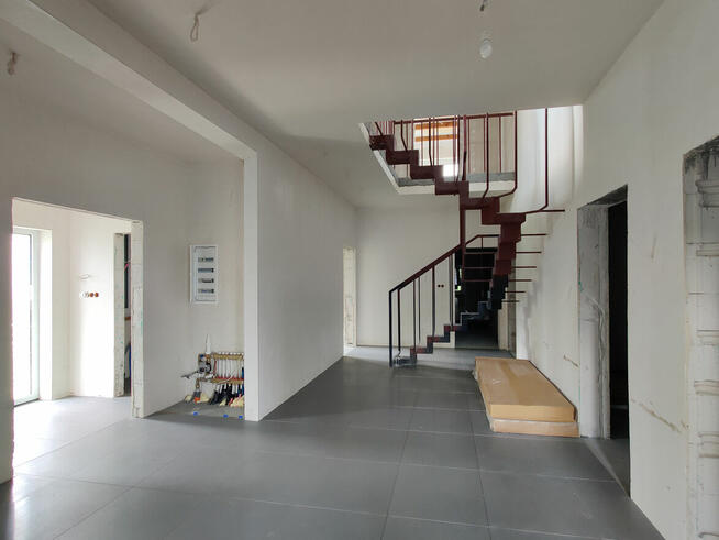 Sprzedam duży dom w górach, z lasem, działka 4,2 ha.