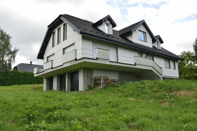 Sprzedam duży dom w górach, z lasem, działka 4,2 ha.