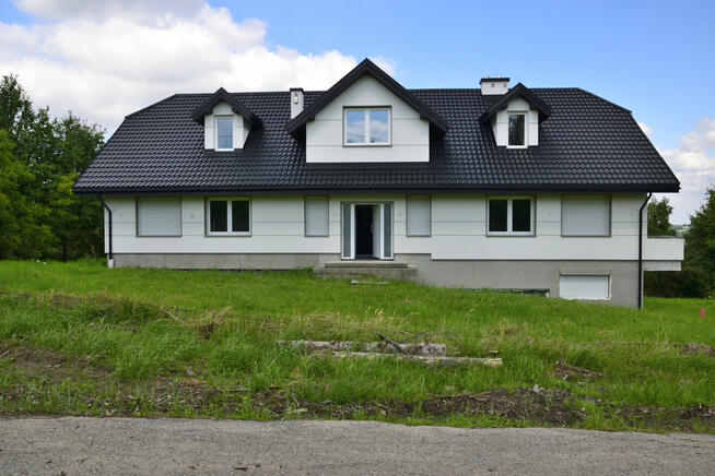 Sprzedam duży dom w górach, z lasem, działka 4,2 ha.