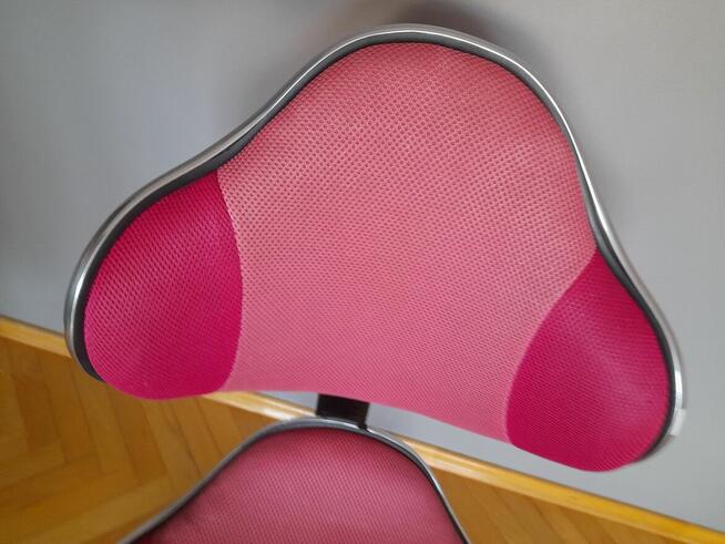 Sprzedam fotel obrotowy dzięcięcy na kółkach