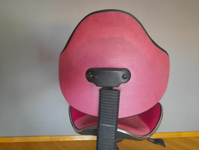 Sprzedam fotel obrotowy dzięcięcy na kółkach