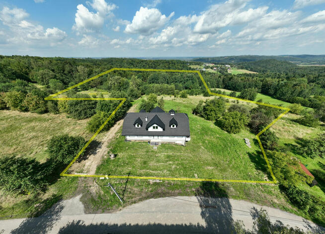 Sprzedam duży dom w górach, z lasem, działka 4,2 ha.