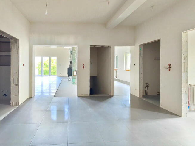 Sprzedam duży dom w górach, z lasem, działka 4,2 ha.