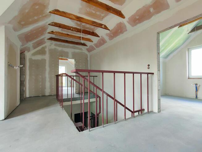 Sprzedam duży dom w górach, z lasem, działka 4,2 ha.