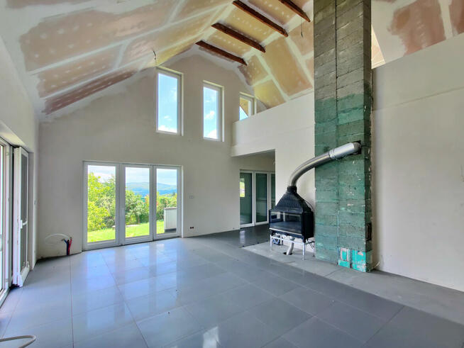 Sprzedam duży dom w górach, z lasem, działka 4,2 ha.