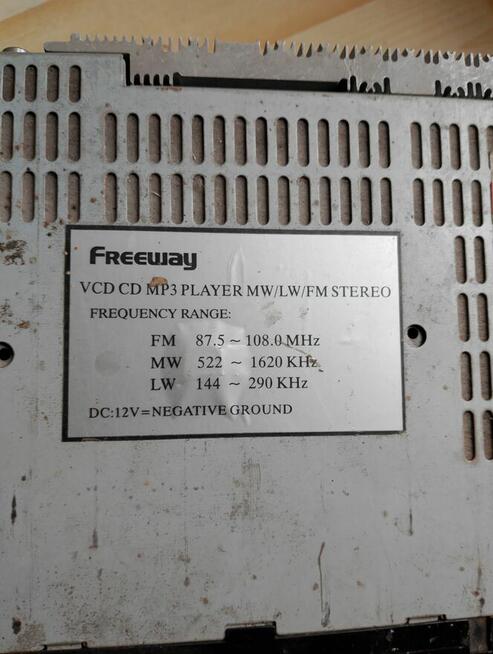 Dwa radia samochodowe jak na zdjęciach.