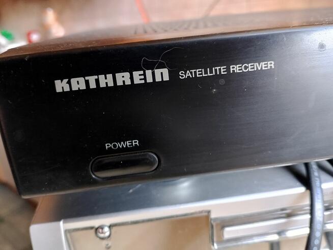 Stary sprzęt dvd i CD dla zbieracza.