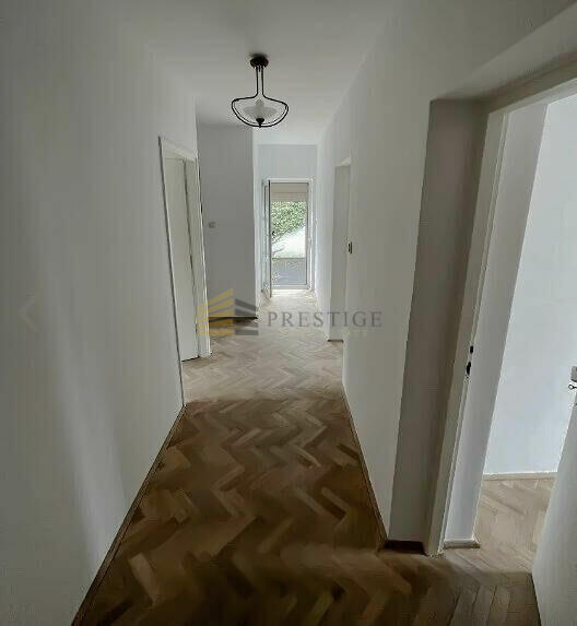 Dom Warszawa, Niedźwiedzia