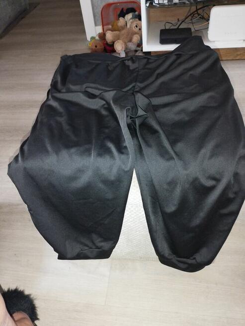 Spodnie dresowe czarne 3/4