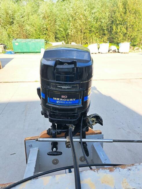 Łódź motorowa kabinowa