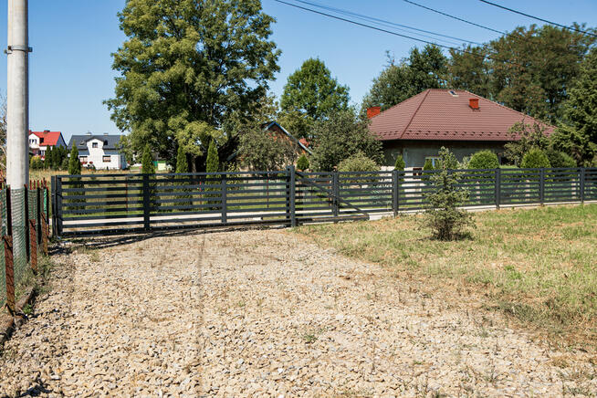 Na sprzedaż dom z dużym garażem!