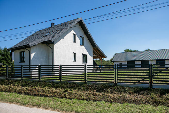 Na sprzedaż dom z dużym garażem!