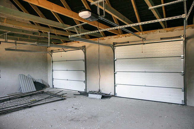 Na sprzedaż dom z dużym garażem!