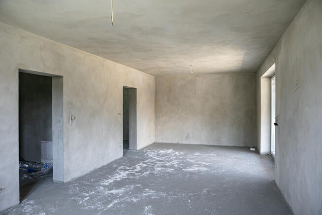 Na sprzedaż dom z dużym garażem!