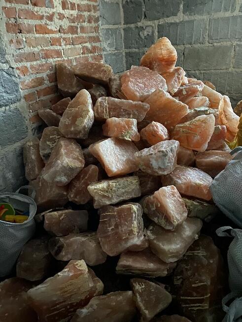 Sól himalajska Najtaniej małe, duże bryły soli, kruchy solne