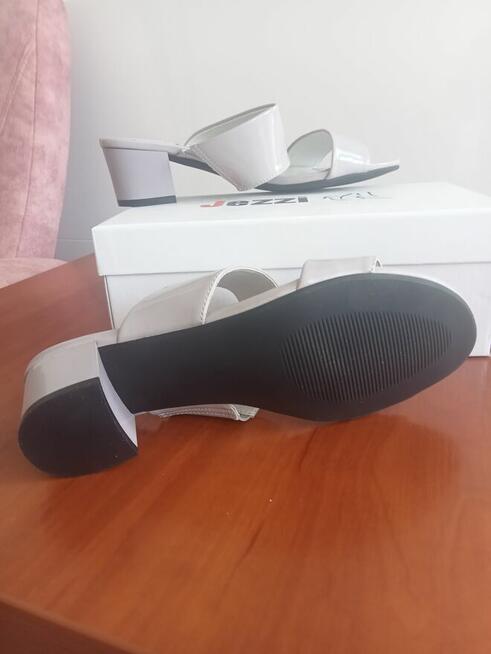 Klapki na obcasie popielate roz 38