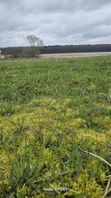 Atrakcyjna działka nad jeziorem z plażą