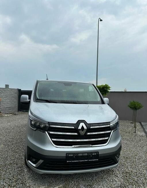 Wynajem busa 9 osobowego Renault Trafic