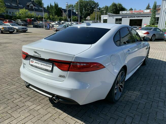 Jaguar XF 2.0 300 KM