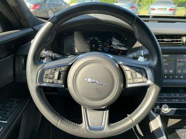 Jaguar XF 2.0 300 KM