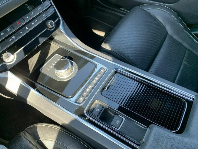 Jaguar XF 2.0 300 KM