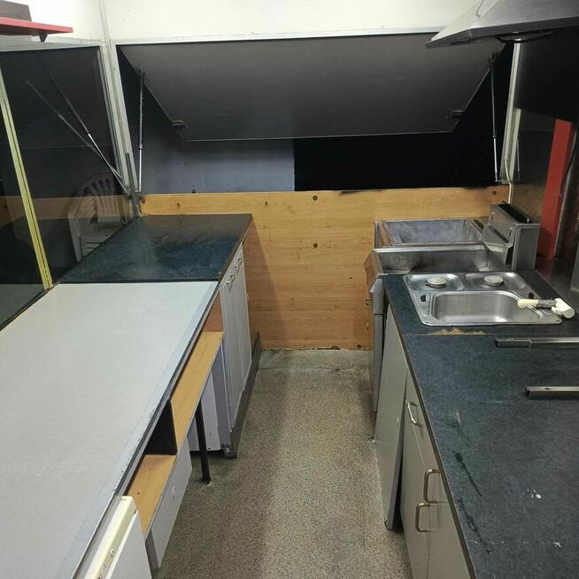 Sprzedam przyczepę gastronomiczna z wyposażeniem !