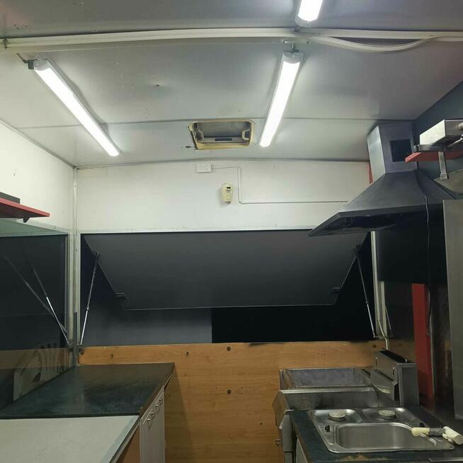 Sprzedam przyczepę gastronomiczna z wyposażeniem !