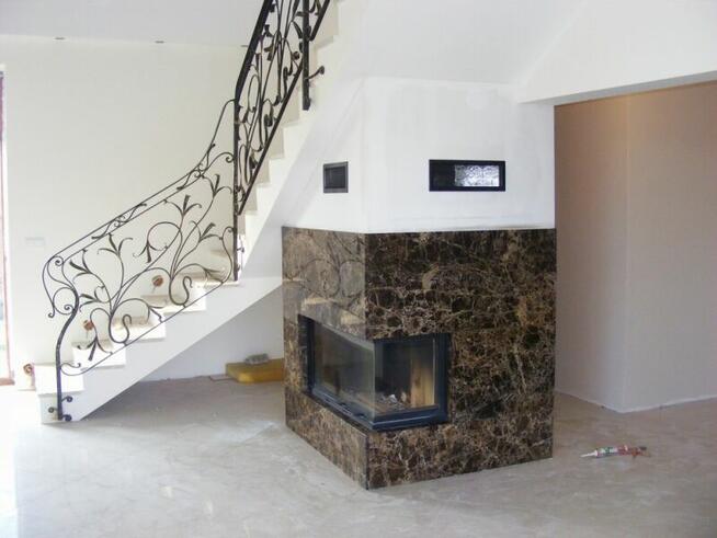 Kominek NOWOCZESNY z szyba boczną PANORAMICZNĄ zamknięta kom